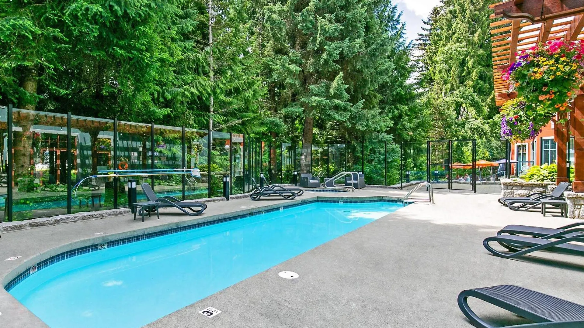 Alpenglow Lodge One Bedroom Penthouse By Mva Whistler 0*,  Canada